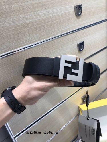特P200 配送专柜包装 打孔针 新款 Fd 宽38 Mm 支持Nfc 芯片扫描，标志造型皮带，原版细沙拉丝F铆钉扣，进口原版 黑色小牛皮配原版老花制成，镀金表