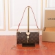 Pochette Tirette 手袋 M47123 Pochette Tirette手袋采用Monogram 帆布塑造慵懒廓形，以前卫之姿拉开路易威登 春夏秀