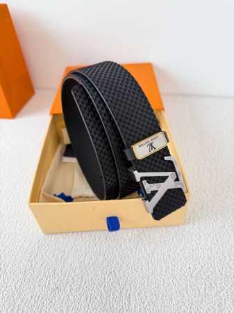 品名： Lv..路易..威登腰带皮带原单 型号：挂扣，经典纯钢材质挂扣，头层牛皮，图片实物拍摄 材料：头层牛皮，挂扣系列，纯钢材质扣头，钯镀电镀工艺永不掉色。经 - 点击图像关闭