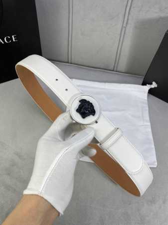 宽度4.0Cm Versace范思哲平纹磨砂底双面头层、此款腰带配醒有目的美杜莎头搭像扣，可为任何型造增添分几立体雅效致果 - 点击图像关闭
