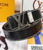 皮带：Lv..路易..威登顶级复刻. 腰带：原单品质百分百头层牛皮，保证真皮。雕花工艺.真空电镀.永不掉色.24K纯钢扣头层鳄鱼皮纹路双面可用专柜同等质量， 送