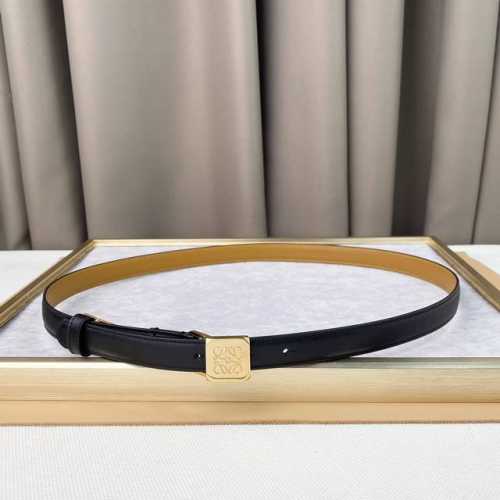 lower家必入款！皮带作为配饰中一个重要的单品，这款皮带2Cm宽度，不仅可以搭配牛仔裤，也可以搭配西装外套已经裙装。让穿搭更有层次且不失格调！