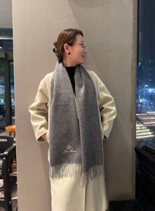 Loro piana 诺悠翩雅官网同步发售，贸易公司尾单，极品羊绒围巾披肩，送人自留都太高大上了重磅上新，爆款爆款，渠道极品硬货～出口意大利直供专柜尾单到手数量