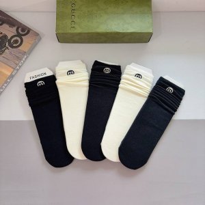 配包装 一盒5双 Gucci 古奇 高版本刺绣小腿直板袜子 纯棉面料，潮人必备 经典长筒袜，个性时尚百搭款，你值得拥有哦超柔软材质，舒适透气，时尚百搭款