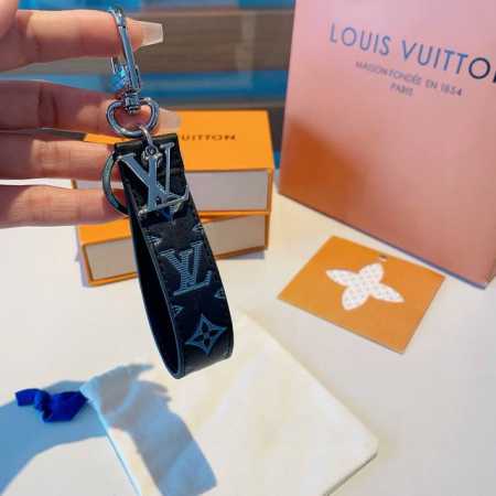 Louis Vuitton官网款 Lv Cloches-Cles包饰与钥匙扣。 Monogram Eclipse Dragonne 包饰与钥匙扣此款Dragon - 点击图像关闭