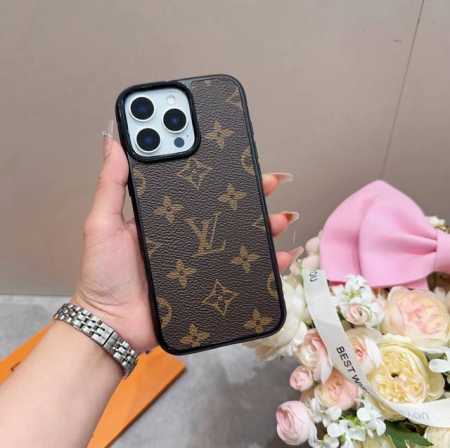 Iphone16型号已到 ，Lv经典老花Iphone手机壳 官网原版皮原版素材，经典高端 型号：为了不出现报错型号，请打开本机查看手机设置显示的型号 Iphon - 点击图像关闭