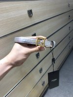 配送专柜包装 打孔针 特批宽20 Mm，原单进口双面头层牛皮，搭配原单钌钯电镀F扣，支持Nfc 手感.油边近乎完美，原产皮料定制，质感无可挑剔，出众的细节，高清