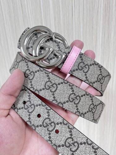 30Cm当季新款，一面帆布印花，一面进口粉色牛皮双面可用，3.宽粉底牛皮挂扣.