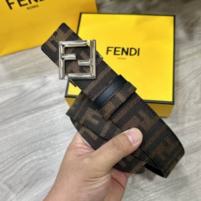 Fendl 芬迪 专柜同款 宽3.8Cm 原版定制布料 Ff图案布料材质 黑色皮革内衬 单钉镀钯金属配件 时尚潮流 经典系列