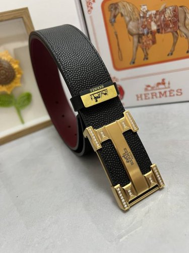 品名：爱马仕.HermèS 原单 材质：原单牛皮腰带 百分百头层牛皮腰带保证真皮，24K纯钢扣，专柜原单品质、做工精细，时尚大牌，送人自用首选 包装： 请认准如