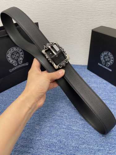 克罗心新款针扣系列腰带，采用小牛皮材质，完美搭配手工车线，经典百搭，时尚大方。