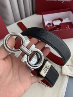 品名：菲拉格慕.Ferrgamo原单 型号：挂扣，原版经典双色挂扣，银枪，实物拍摄，头层牛皮 材料：百分百头层牛皮，保证真皮。双面可用专柜同等质量，原版经典篮球