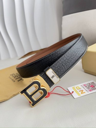 品名：巴宝莉.Burberry 腰带自动带 皮带 型号：自动扣，纯钢材质自动扣，自动带身，双面头层牛皮 材料：百分百头层牛皮，保证真皮。24K纯钢扣专柜同等质量
