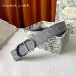高端品质，实物拍摄 批 配全套礼盒 ：Dior这款金属覆层黄铜腰带扣采用“Christian Dior”标志点缀，经典元素呈现全新风采。设计精巧，提升格调，打造