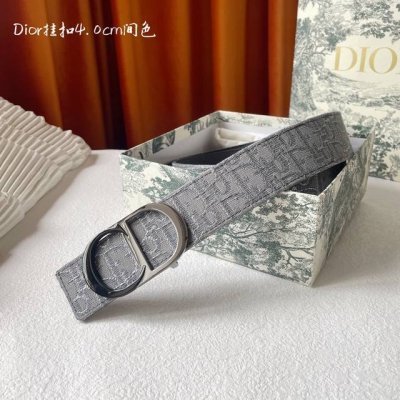 高端品质，实物拍摄 批 配全套礼盒 ：Dior这款金属覆层黄铜腰带扣采用“Christian Dior”标志点缀，经典元素呈现全新风采。设计精巧，提升格调，打造