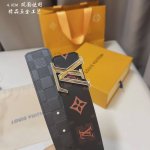 同步 Lv路易男士 宽度4.0 Cm 简单大方 Ab面搭配 双面使用 佩戴效果非常不错 送礼自用最佳推荐