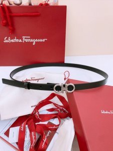 Ferragamo # 经典Gancio皮带 女士光滑小牛皮平纹面，质感十足 独特复古风格 复古链五金搭配 1.5Cm