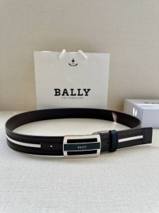 特 Bally巴利 专柜同款 宽3.4Cm 这款选用面皮搭布条 反面进口牛皮精制而成 正面金属搭扣，简约百搭 可调式长度可轻松匹配完美尺寸