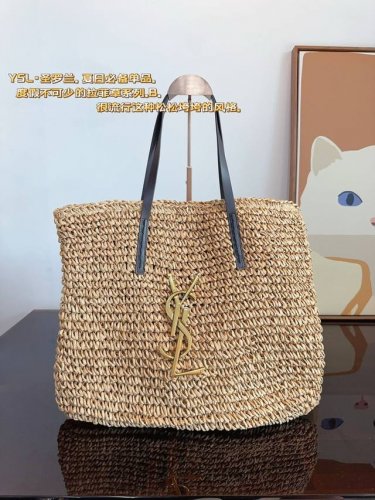 圣罗兰 Ysl 编织购物袋 质感很高级 容量超级大也很耐用 日常出街背它回头率百分百 就是这种随性慵懒感尺寸：47*38Cm