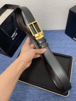 品牌万宝龙 550 描述双面原版皮，这款饰有带扣的腰带配以水牛皮衬里，覆以Monogram 牛皮。展现细腻的品牌特质，是牛仔裤的理想配件 字母带扣；35宽 原单