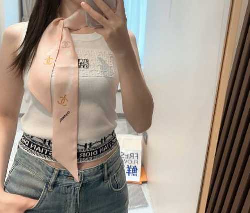 两色现货小珍珠 专柜同款！香奈儿束发带 飘带款！可当小围巾，绑头发，绑手袋，绑在手腕装饰！多功能随便你搭配！双面斜纹真丝！规格6*120！