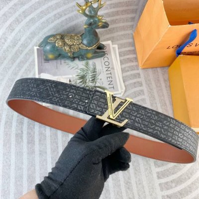 Lv 特种皮腰带系列 ，原厂五金精品不锈钢钻扣，手感柔软舒适 宽3.8Cm。