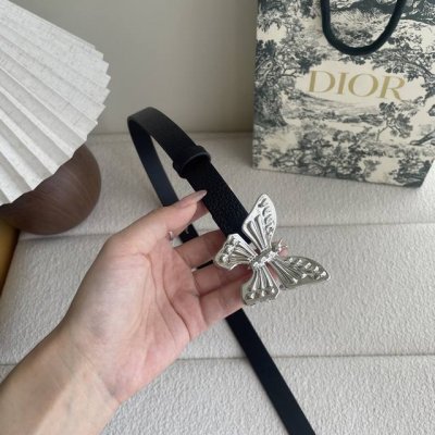 Dior新款腰带，采用精致头层皮制作，手感柔软，舒适细腻，精品蝴蝶扣，精致优雅，时尚大方。宽2.0Cm