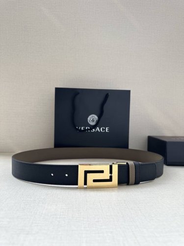 宽度3.5Cm Versace 范思哲两面手掌纹此款柔软的皮带饰有一个几何形状的希腊回纹别扣，既时尚又优雅