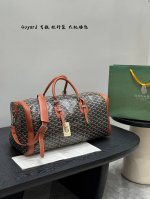 戈雅Goyard 这是超酷的一只包 可以做健身包，也可做旅行袋 容量超级感人非常的实用 出差三四天背这只包 尺寸50.25Cm
