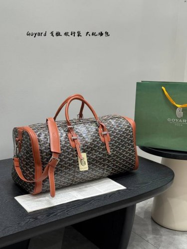 戈雅Goyard 这是超酷的一只包 可以做健身包，也可做旅行袋 容量超级感人非常的实用 出差三四天背这只包 尺寸50.25Cm