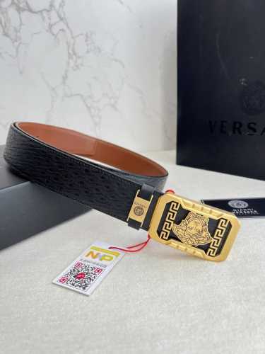 品名：Versace.范思哲原单腰带 皮带 型号：挂扣，经典人头纯钢材质扣头，头层牛皮，图片实物拍摄 材料：百分百头层牛皮，保证真皮。24K纯钢扣双面可用专柜同