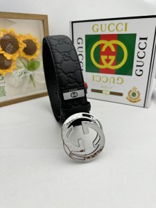 品名：古奇.Gu...Ci 原单 材质：原单牛皮腰带 专柜原单品质、做工精细，时尚大牌，送人自用首选包装： 请认准如图专柜包装赠送打孔器手提袋专柜礼盒宽度3.8