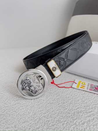 品名：范思哲.Versace.皮带腰带自动皮带 型号：自动带，纯钢材质经典人头自动扣，图片实物拍摄 腰带：百分百头层牛皮，自动带身，保证真皮。24K纯钢扣永不掉 - 点击图像关闭