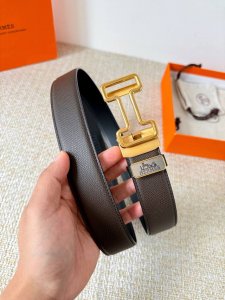 品名：爱马仕.Her..Mes自动扣皮带 腰带 型号：自动扣，纯钢材质经典自动扣，头层牛皮自动带身 腰带：百分百头层牛皮，自动带身，保证真皮。24K纯钢扣永不掉