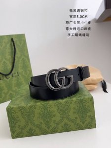 古～奇 顶级货品，原厂亮面头层小牛皮，意大利进口小牛皮 皮质总体手感柔软适中。顶级