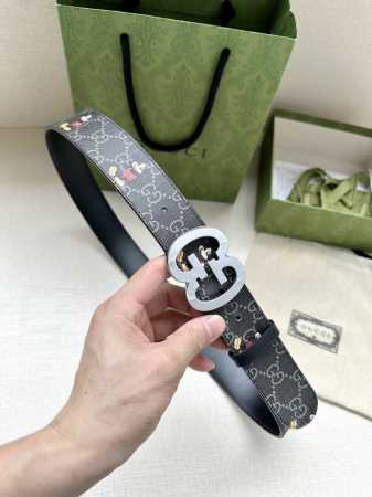 宽度4.0cm gucci 双面腰带，一侧为GG Supreme帆布融入米奇图案 ，反面一侧为进口头层砂底 配以互扣式双G原单钢扣采用真空电镀 - 点击图像关闭