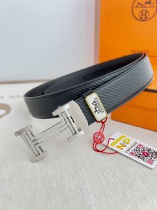 品名：爱马仕.Her..Mes自动扣皮带 腰带 型号：自动扣，纯钢材质经典自动扣，头层牛皮自动带身 腰带：百分百头层牛皮，自动带身，保证真皮。24K纯钢扣永不掉