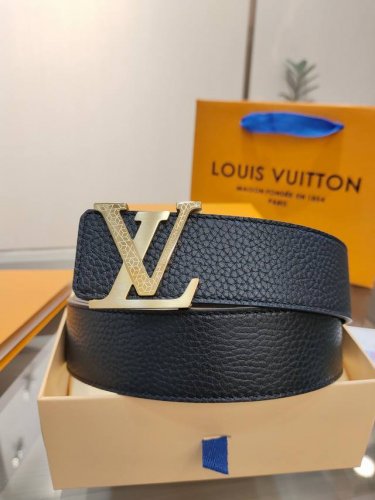 特 L0Uis Vuitt0N Lv 男士专柜品质腰帶 寬度40毫米 配置精钢字母搭扣 扣头可随意搭配 皮质柔软 手感细腻舒适