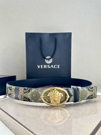 宽度4.0Cm Versace 范思哲 这款柔软鳄鱼皮饰带搭配一枚椭圆形美杜莎带扣。腰带饰有一枚金属圈环，宛如点睛之笔，本季标志性的Versace饰件点缀其上， - 点击图像关闭