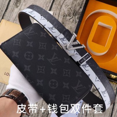 品牌：Lv.易路威登双件套 型号：木盒装，皮带+钱包，两件套 等级：意大利进口百分百头层牛皮，Lv.易路威登，世界著名奢侈品品牌，经典格子系列，黑格咖啡格老花，