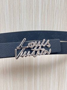 当季新款，3.0宽双面黑色进口牛皮一面激光，搭配精品铁丝扣，