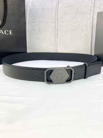 宽度4.0Cm Versaec 范思哲 此款时尚腰带由柔软的小牛皮革制成 饰有立体美杜莎原单钢扣 五金采用真空电镀 - 点击图像关闭