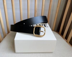 Loewe 罗意威 专柜最新同款腰带 选用植鞣牛皮革腰带 镌刻金属Loewe针扣五孔调节 卓越的工艺 个性的造型 精美的材质 宽:3.5