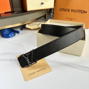 原版包裝 L0Uis Vuitt0N 驢家原單腰帶 寬度35毫米 腰帶採用一面頭層手掌紋皮內襯一面進口小牛皮底 搭配新款五金 可雙面佩戴 經久耐用 時尚百搭款