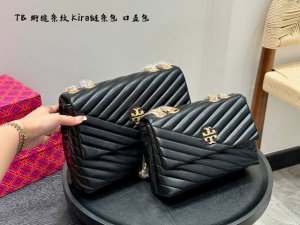 带盒子 Size：22*16Cm 小 27*20Cm 大 托里伯奇女包 Tb新款Fleming Soft系列， 翻盖大气Logo 经典 可单肩可斜挎！ Tb K
