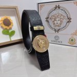 品名：Versace.范思哲 材质：原单牛皮腰带 百分百头层牛皮腰带保证真皮，24K纯钢扣，专柜原单品质、做工精细，时尚大牌，送人自用首选 包装： 请认准如图专