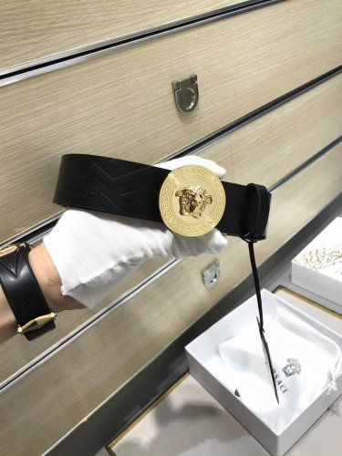 配送专柜包装 打孔针 批专柜同款、实拍专柜官网，尺寸:宽38Mm，原版立体长城纹美人头扣 ，极富设计美感 ，双面采用进口原版小牛皮压花，彰显个性，清晰美观，皮质