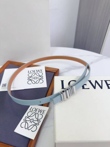 特 Loewe 罗意威专柜最新同款腰带 选用光滑牛皮革窄款腰带 配有Anagram Pebble针扣 卓越的工艺 个性的造型 精美的材质 宽 15Mm