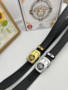 品名：Versace.范思哲 自动带 材质：原单牛皮腰带 百分百头层牛皮腰带保证真皮，24K纯钢扣，专柜原单品质、做工精细，时尚大牌，送人自用首选 包装： 请认