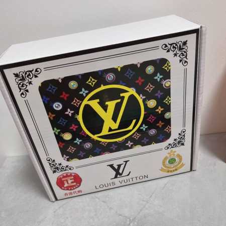 品名：Lv..路易..威登原单 材质：原单牛皮腰带 百分百头层牛皮腰带保证真皮，24K纯钢扣，专柜原单品质、做工精细，时尚大牌，送人自用首选 包装： 请认准如图 - 点击图像关闭